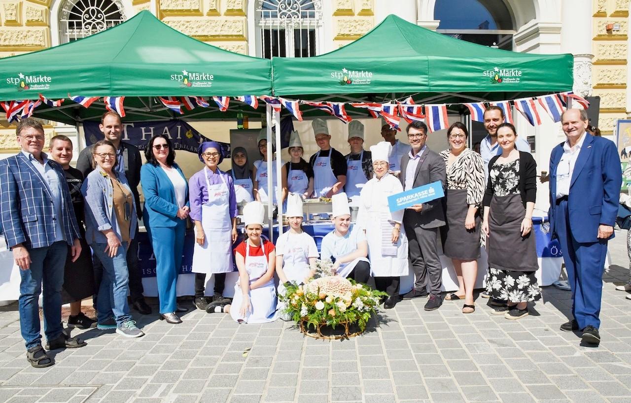 Thailändische Kulinarik begeistert am St. Pöltner Wochenmarkt St. Pölten